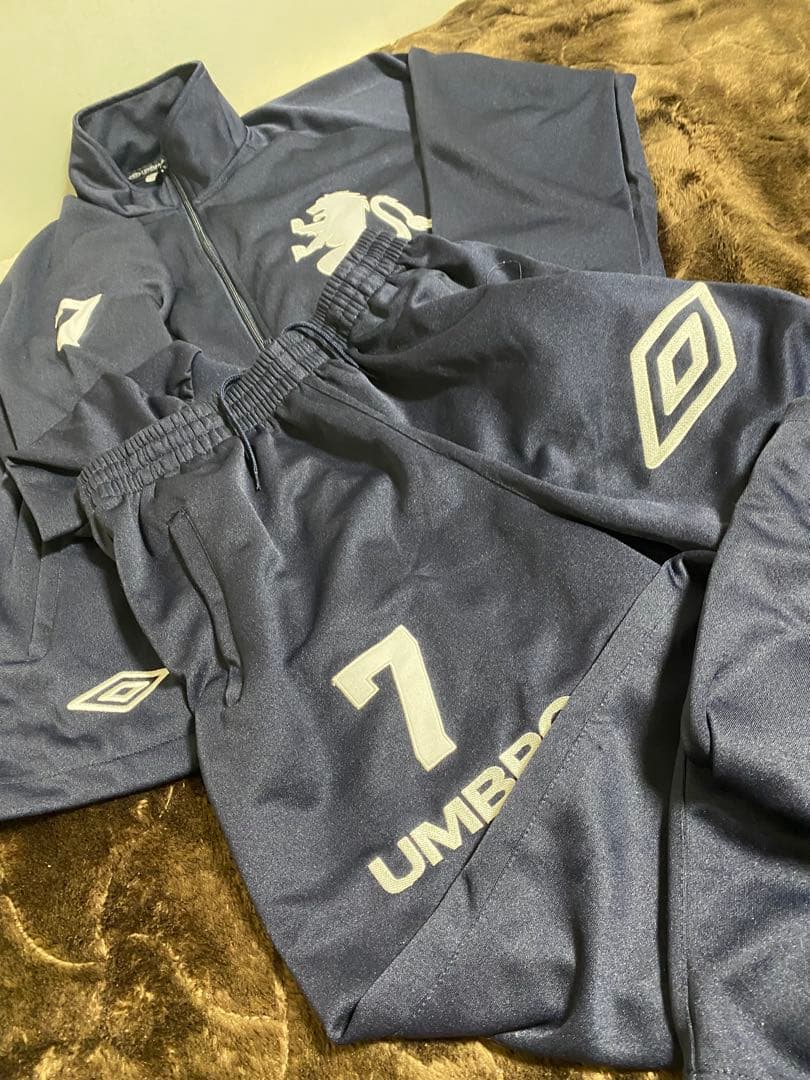 umbro ジャージ ライオン　刺繍 7　セットアップ　上下　アンブロ　黒　Ⅼ