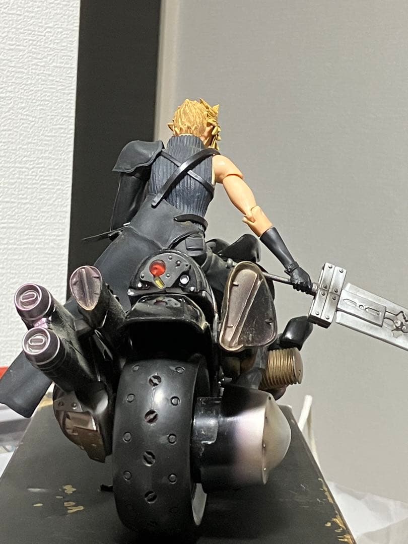 ファイナルファンタジー7　クラウド＆フェンリル　フィギュア