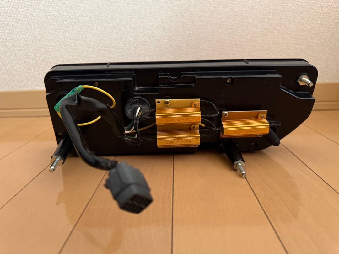 ジムニー　LEDテールランプ　スモークレッドバー