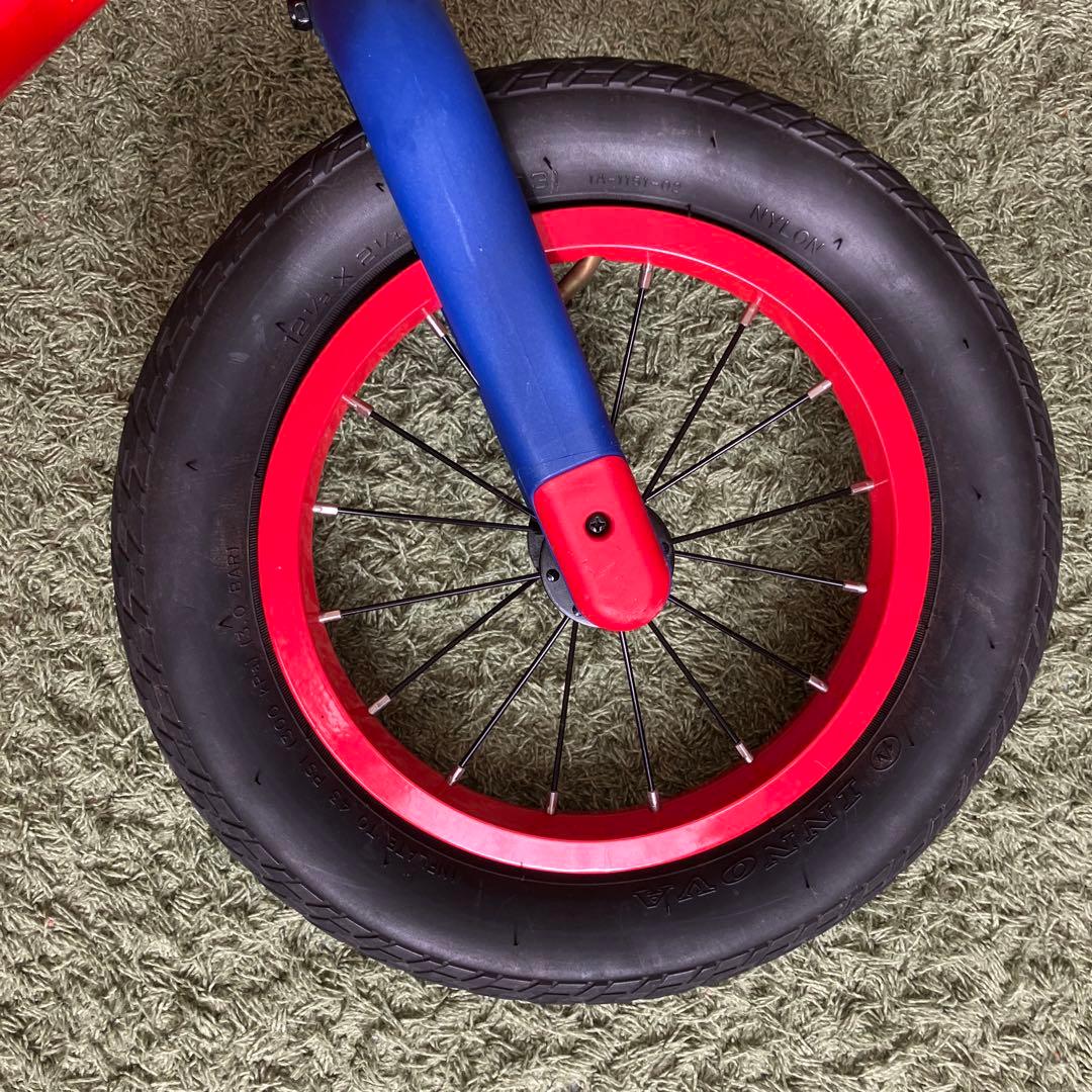 キッズ用ペダル無し自転車　ストライダー