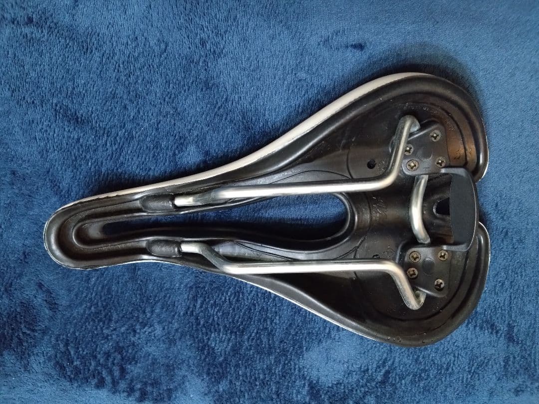 selle smp trk gel 　？　サドル　ホワイト　白