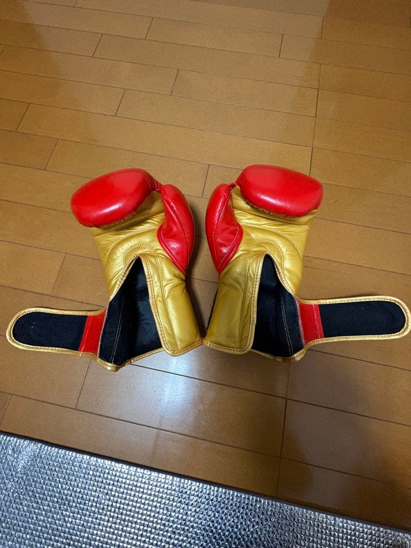 【8oz】ボクシンググローブ＆レガース 赤金＋ROXバンテージ付 3点セット