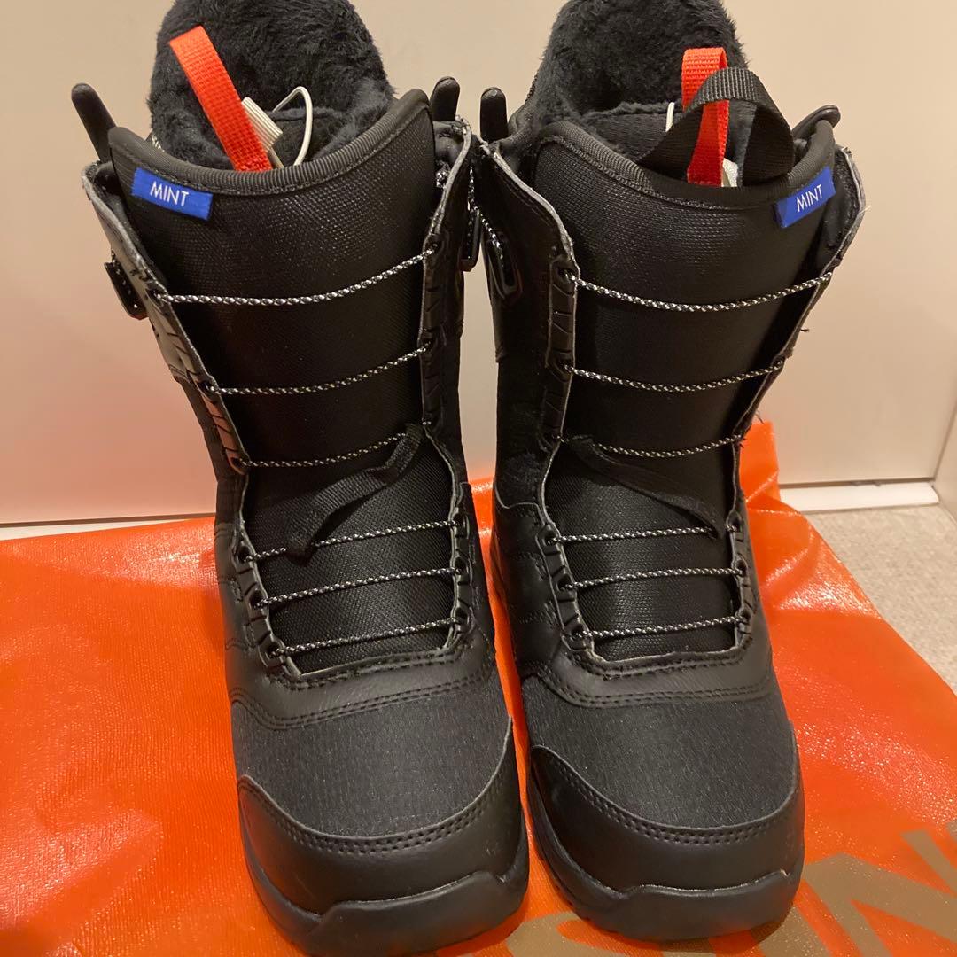 送料込み‼️BURTON MINT ブラック スノーボードブーツ