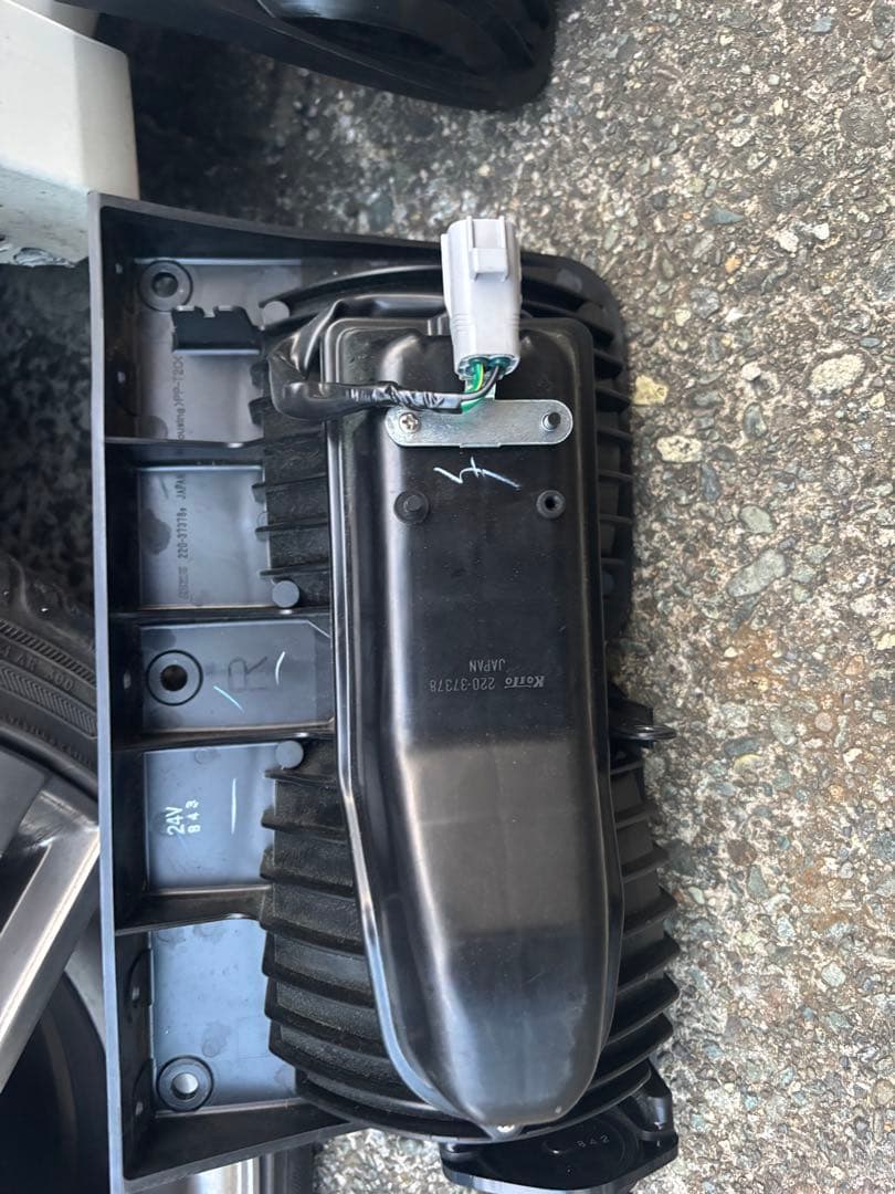 いすゞの大型用テールランプ