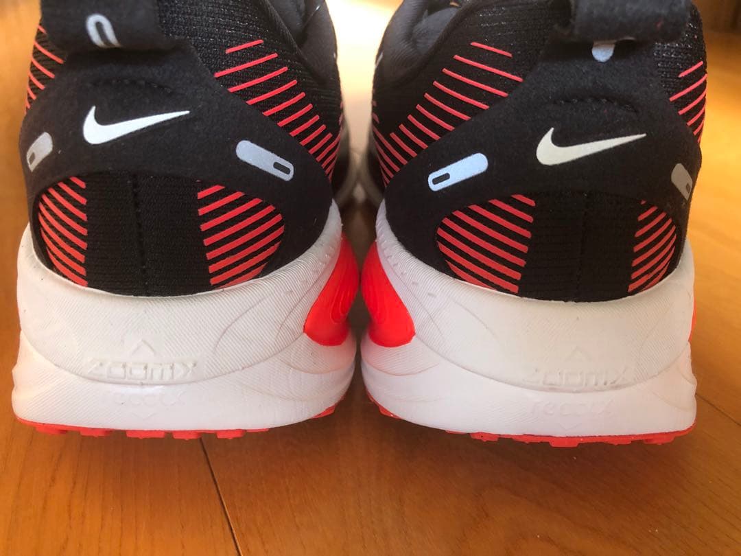 NIKE ナイキ　ボメロ18 ランニングシューズ ブラック レッド 26.5cm