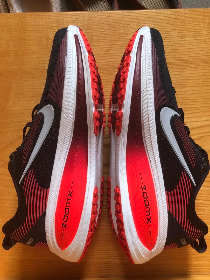 NIKE ナイキ　ボメロ18 ランニングシューズ ブラック レッド 26.5cm