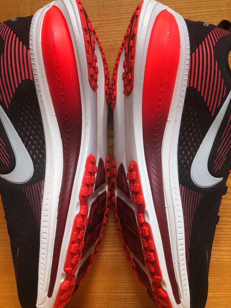 NIKE ナイキ　ボメロ18 ランニングシューズ ブラック レッド 26.5cm