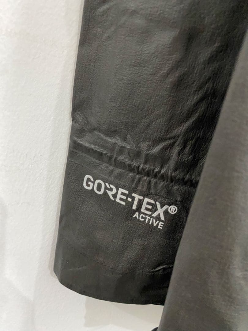 UNDER ARMOUR ブラックＭ0102 GORE-TEX ジャケット