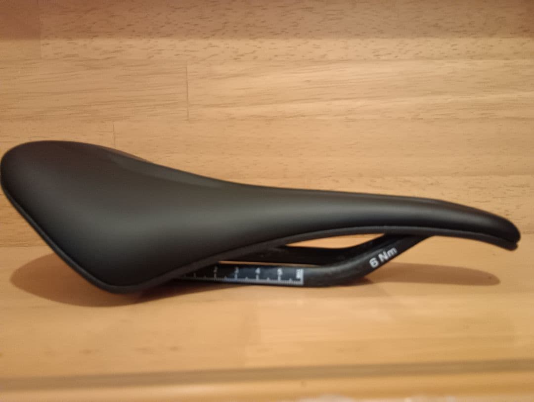TNI Ergonox カーボンサドル　中古