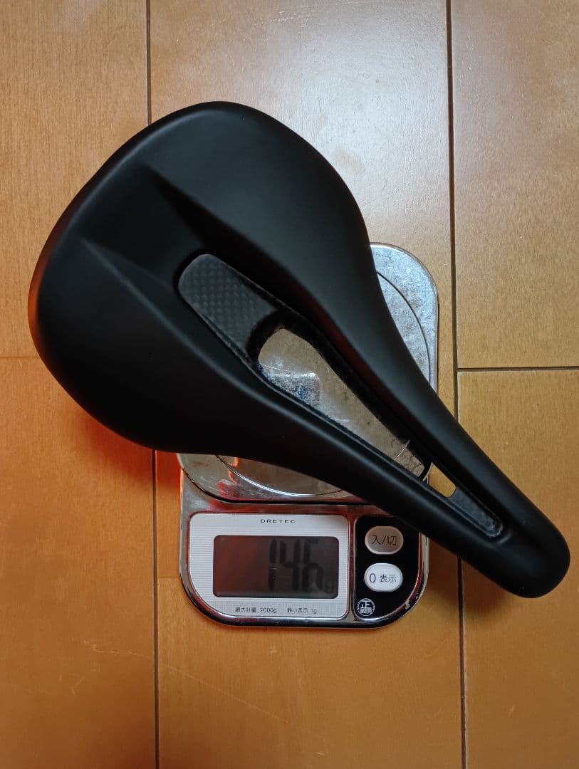 TNI Ergonox カーボンサドル　中古