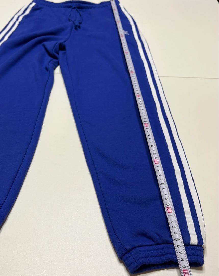 adidas ルーズフィット ジョガーパンツ　ブルー　青　3本線　スウェット