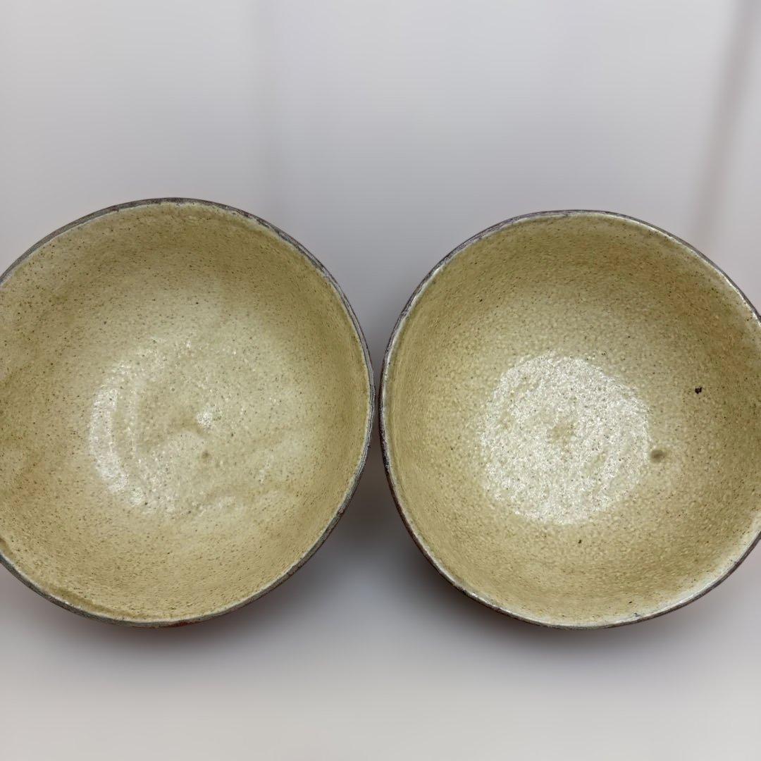 作家物　赤錆色とクリーム色の飯碗2個セット