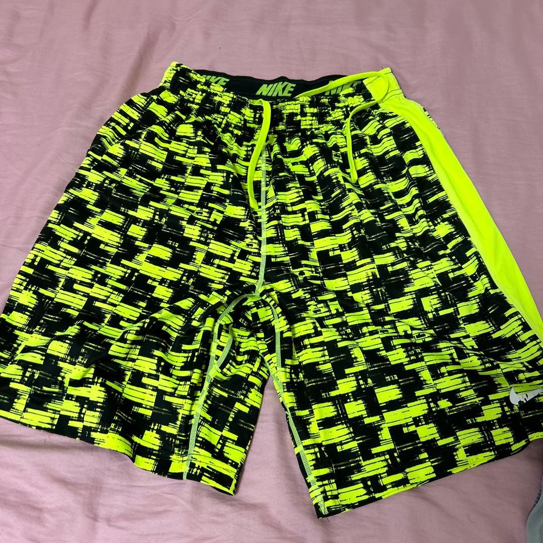 ①ボディボード2種類②カバー③RLビーチサンダル④NIKEハーフパンツ2種類他