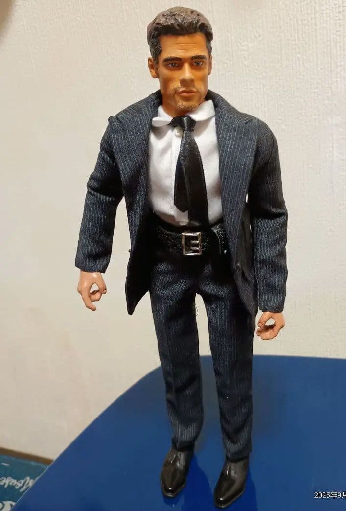 ブラッドピット　セブン フィギュア 約30cm スーツ