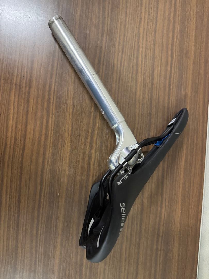 Selle Italia ブラックサドル シートポスト付き　競輪