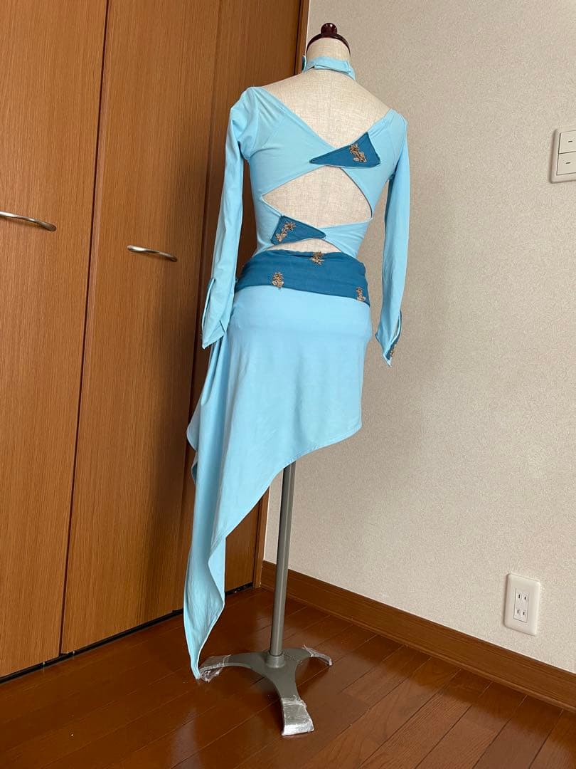 ラテンドレス　ブルー
