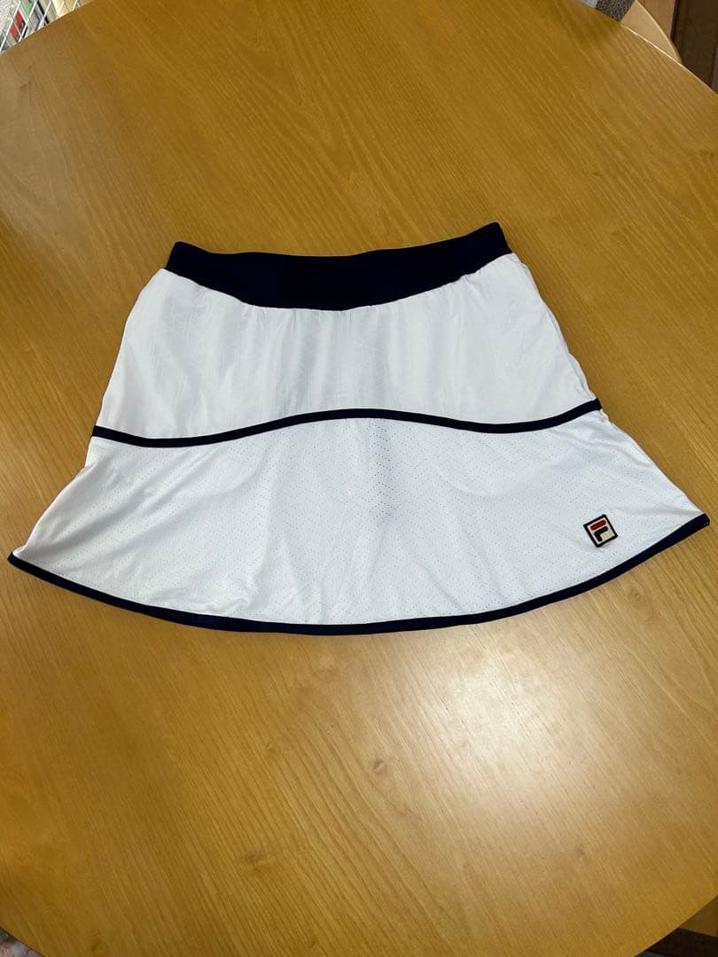 g*a様 FILA ホワイト Vネック スポーツウェアセット