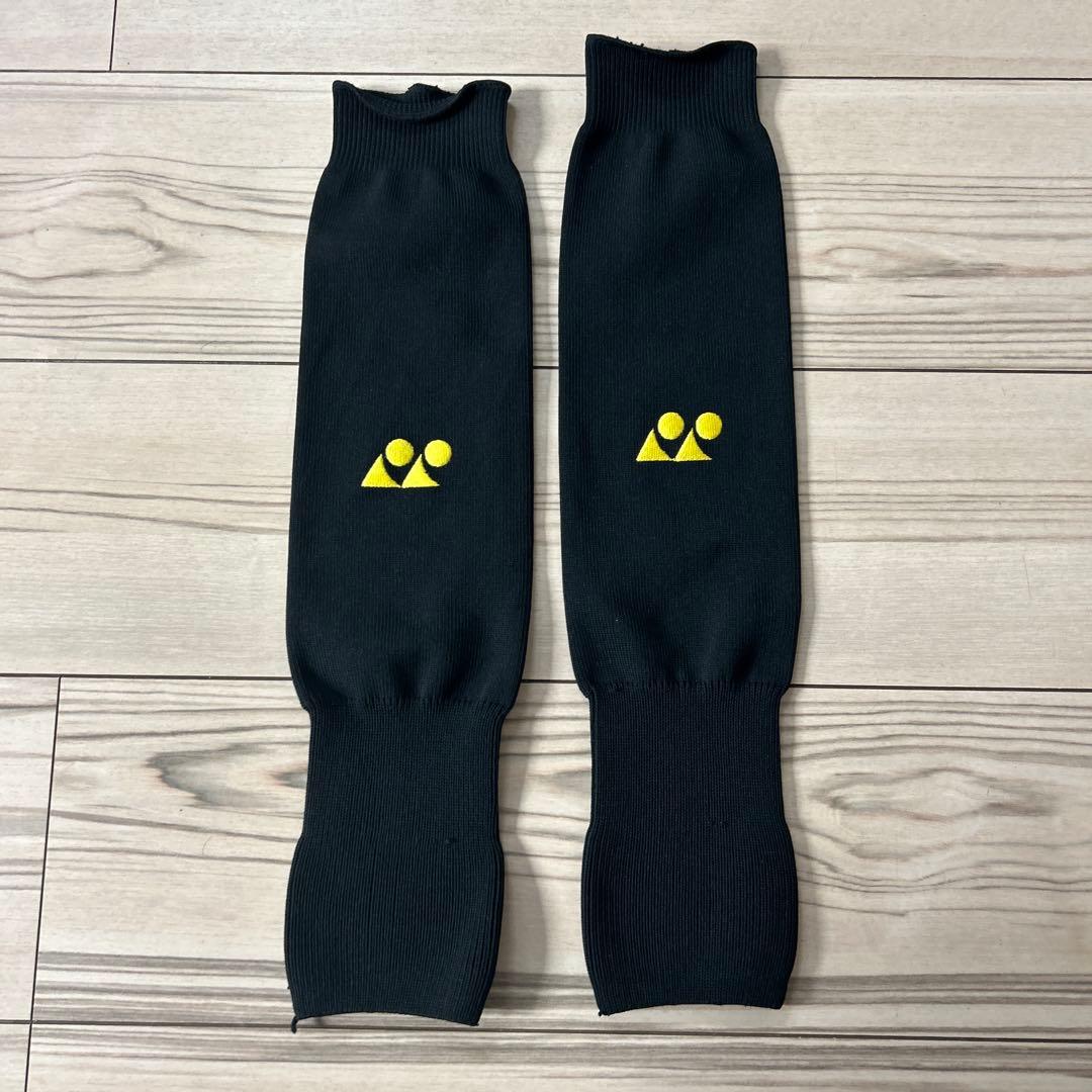 サッカーソックス 黒 ロゴ入り 2点セットとシャツ、パンツ