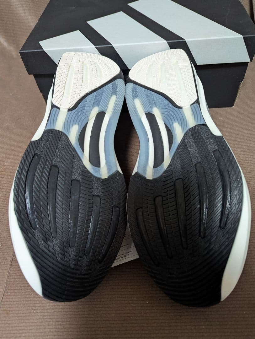 新品27.5cmアディダス ランニング スーパーノヴァ