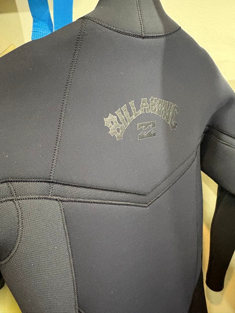 【未使用に近い】BILLABONG 極み　ジャーセミ3mm