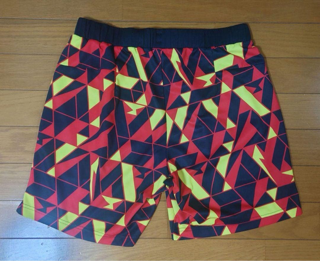 YONEX　ハーフパンツ　Lサイズ　柄パン