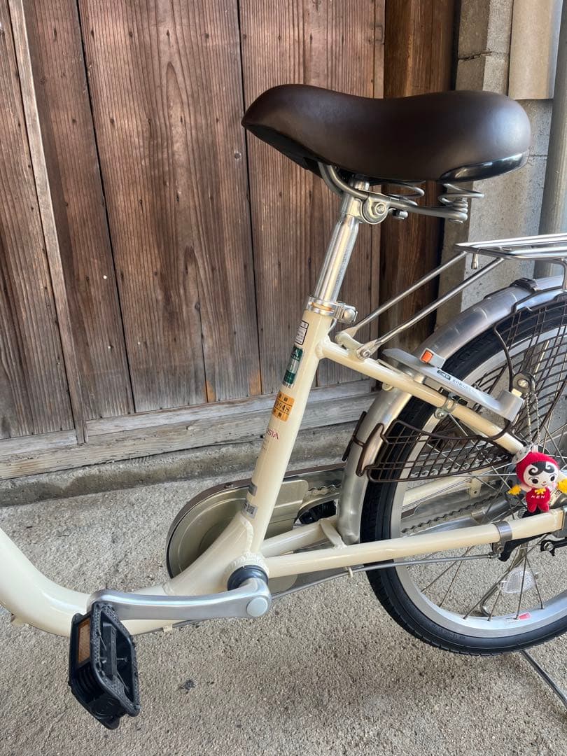 クリーム色シティサイクル　ブリジストンcalisia