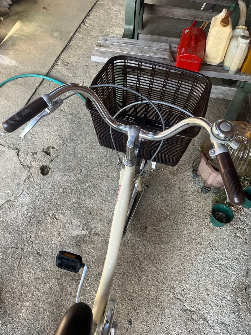 クリーム色シティサイクル　ブリジストンcalisia