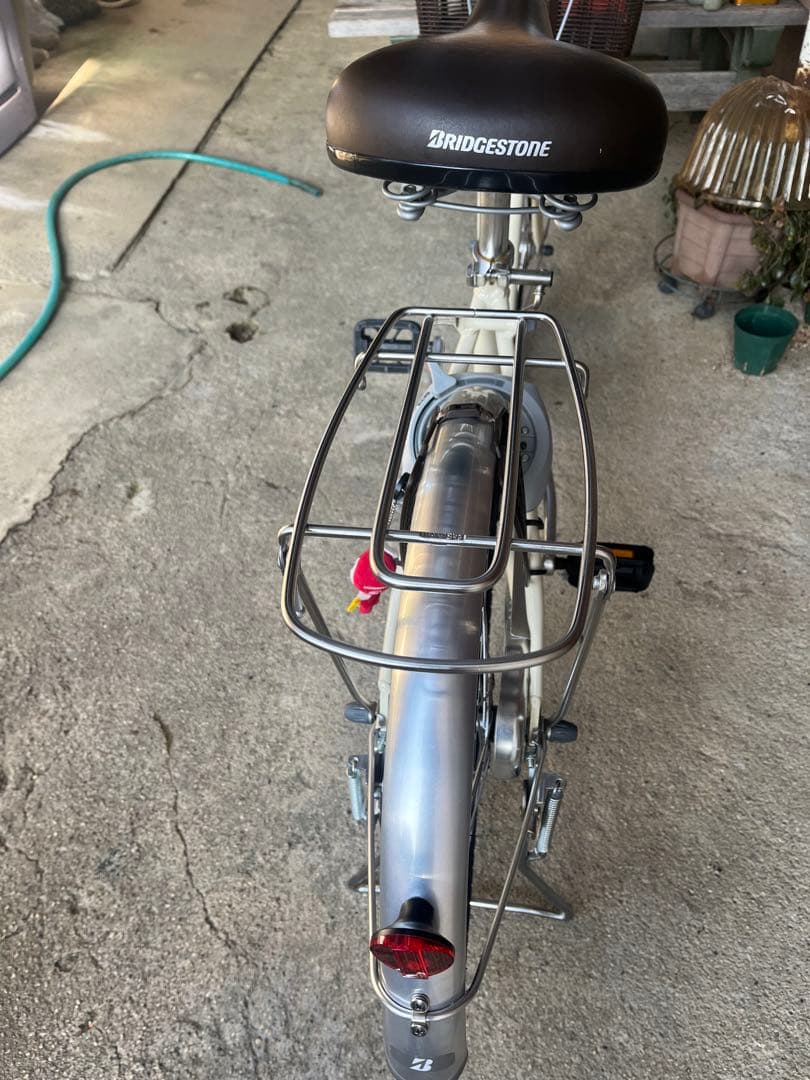 クリーム色シティサイクル　ブリジストンcalisia