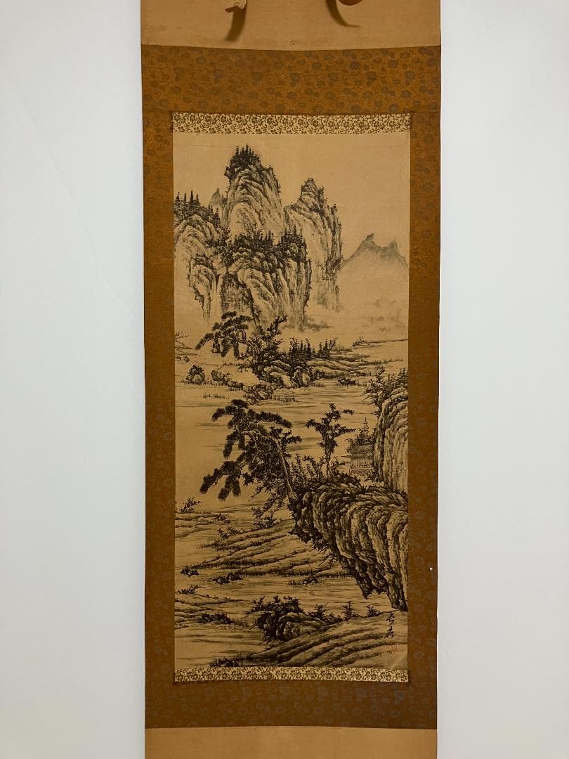 掛軸　黒白山泉　サイン・落款あり　骨董品