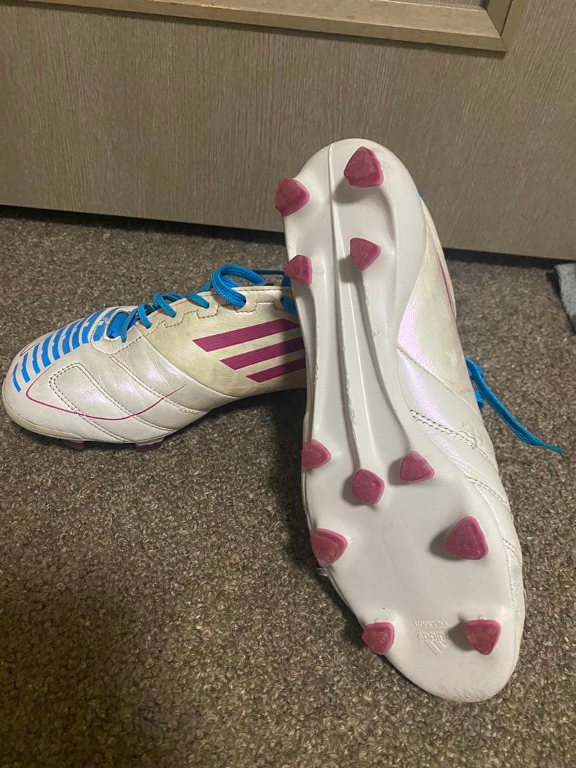 adidas サッカーシューズ スパイク ホワイト/ブルー/ピンク