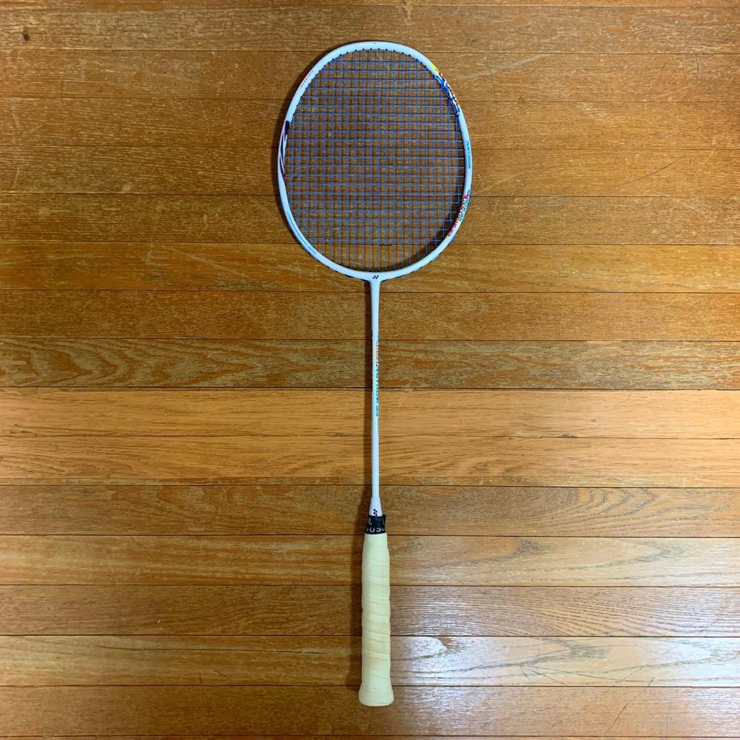 バドミントンラケット　YONEX ASTROX 33（アストロクス33）