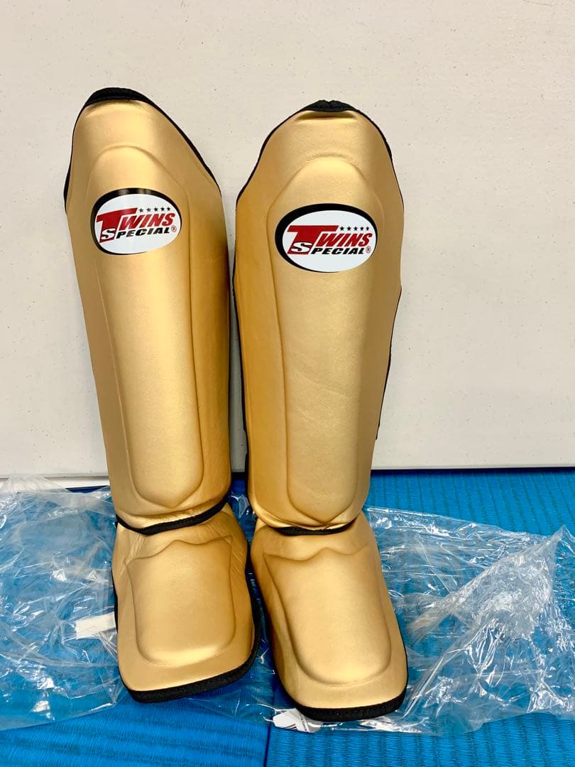 TWINS キックボクシング レガース ツインズ ゴールド 軽量 脛当て 金色