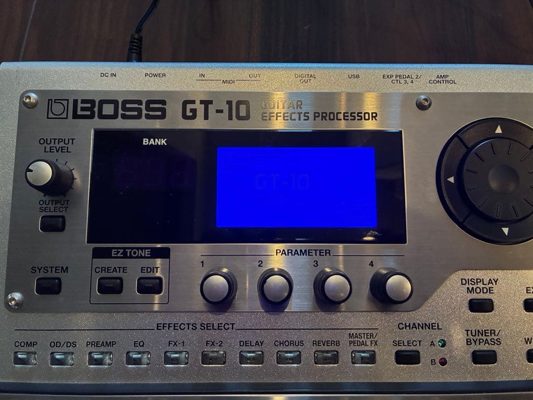 【箱・取説付】BOSS GT-10 マルチエフェクター（初期化・動作確認済）