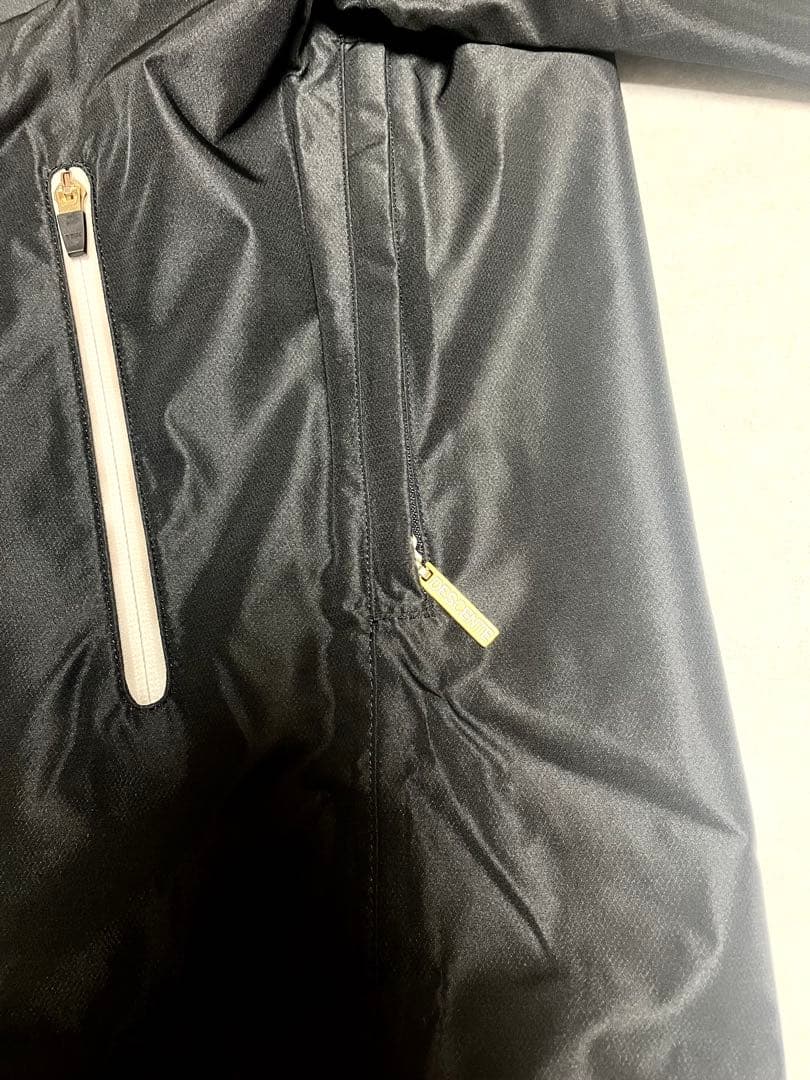 DESCENTE ブラックジャケット RACING DESCENTE