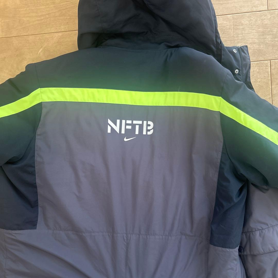Nike NFTB ベンチコート フード付き