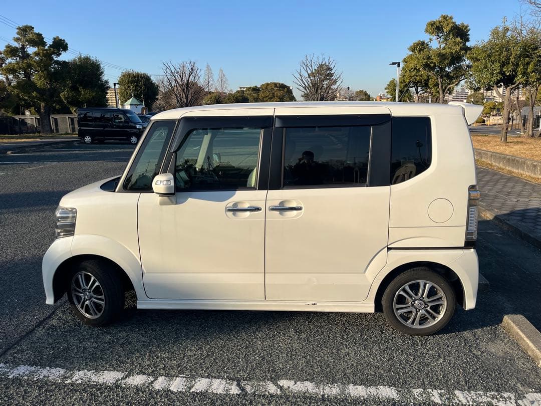 ホンダ　H26年　NBOXカスタム　SSパッケージ　大阪　白　車検R９年７月