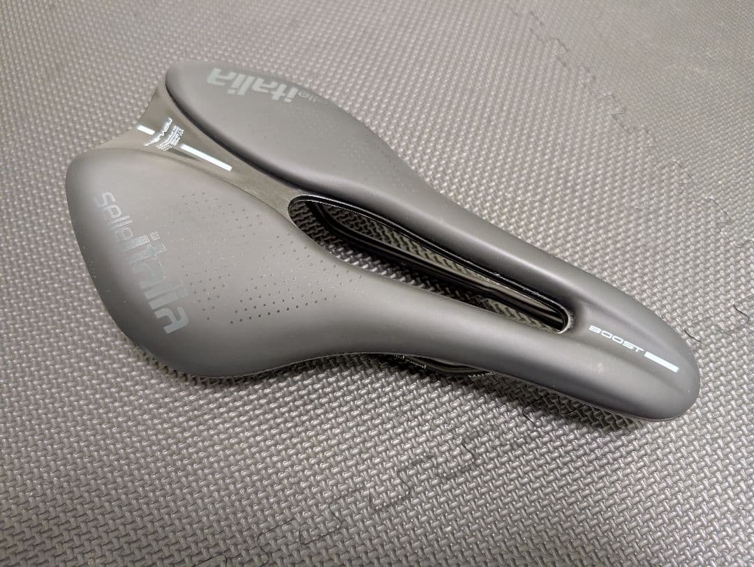 セライタリア NOVUS BOOST EVO SUPERFLOW TM サドル