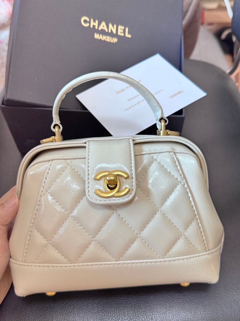 CHANEL アイボリー ミニバッグ