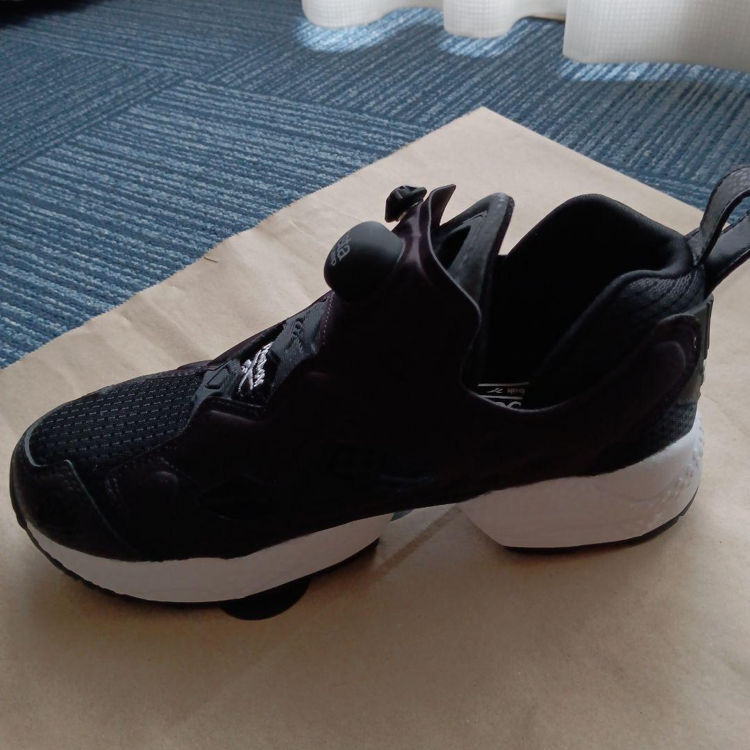 Reebok Insta Pump ブラックスニーカー