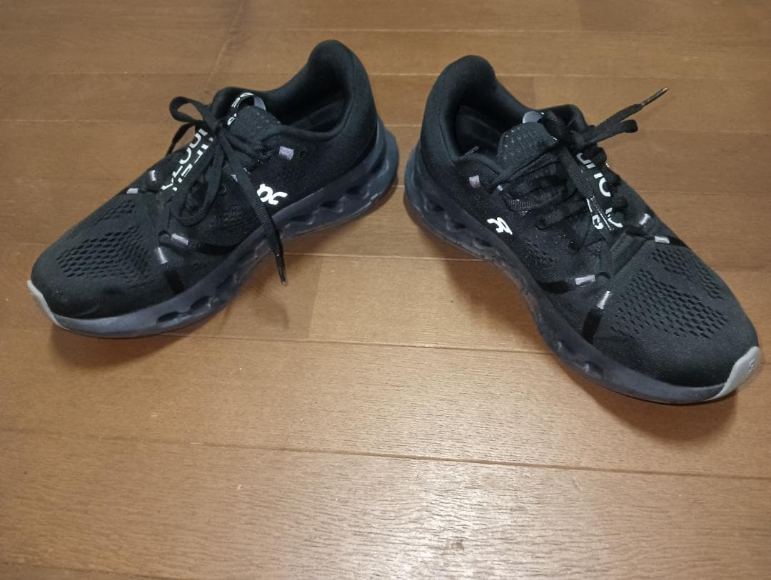 【美品】On Cloudsurfer オールブラック 25.5cm