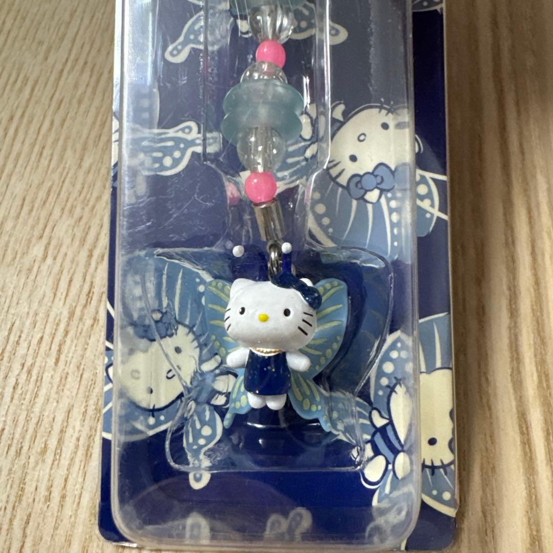 ハローキティ　蓄光　バタフライ　蝶　ストラップ　新品