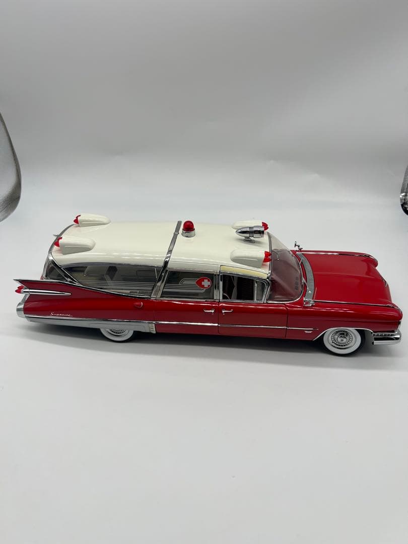 No11ミニカー1/18箱ありCadillac Superior Crown