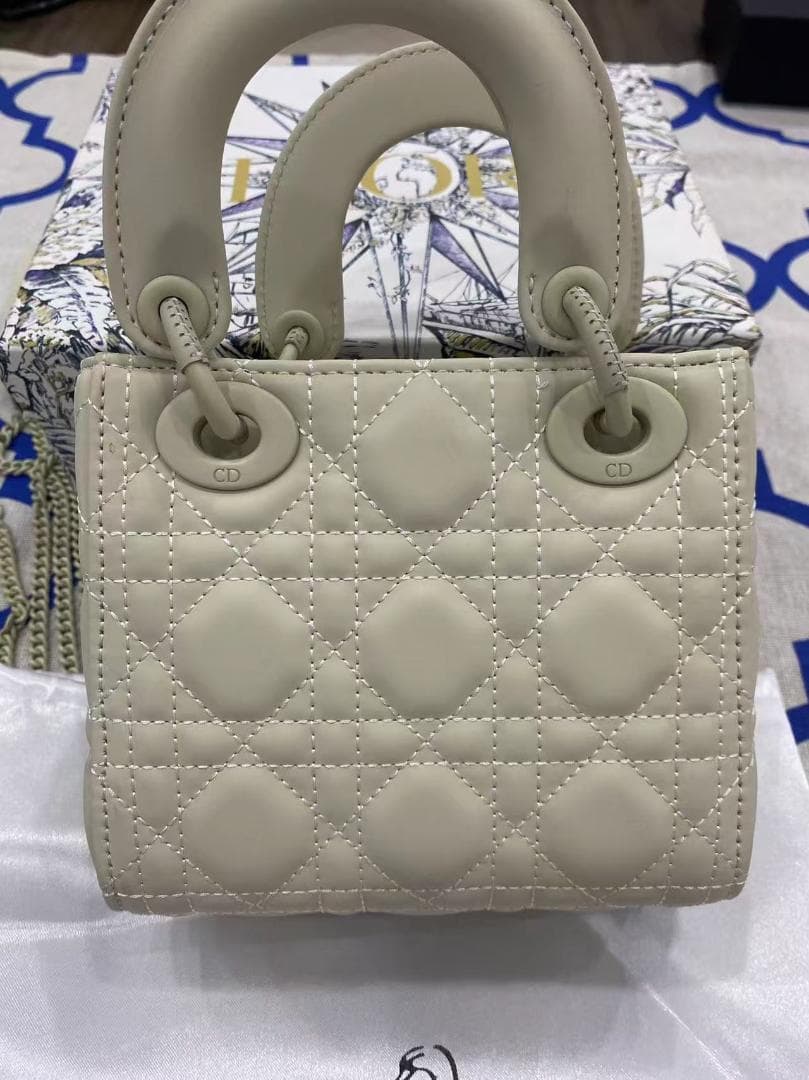 M0565 ホワイト レザー レディース 肩掛けアイテム