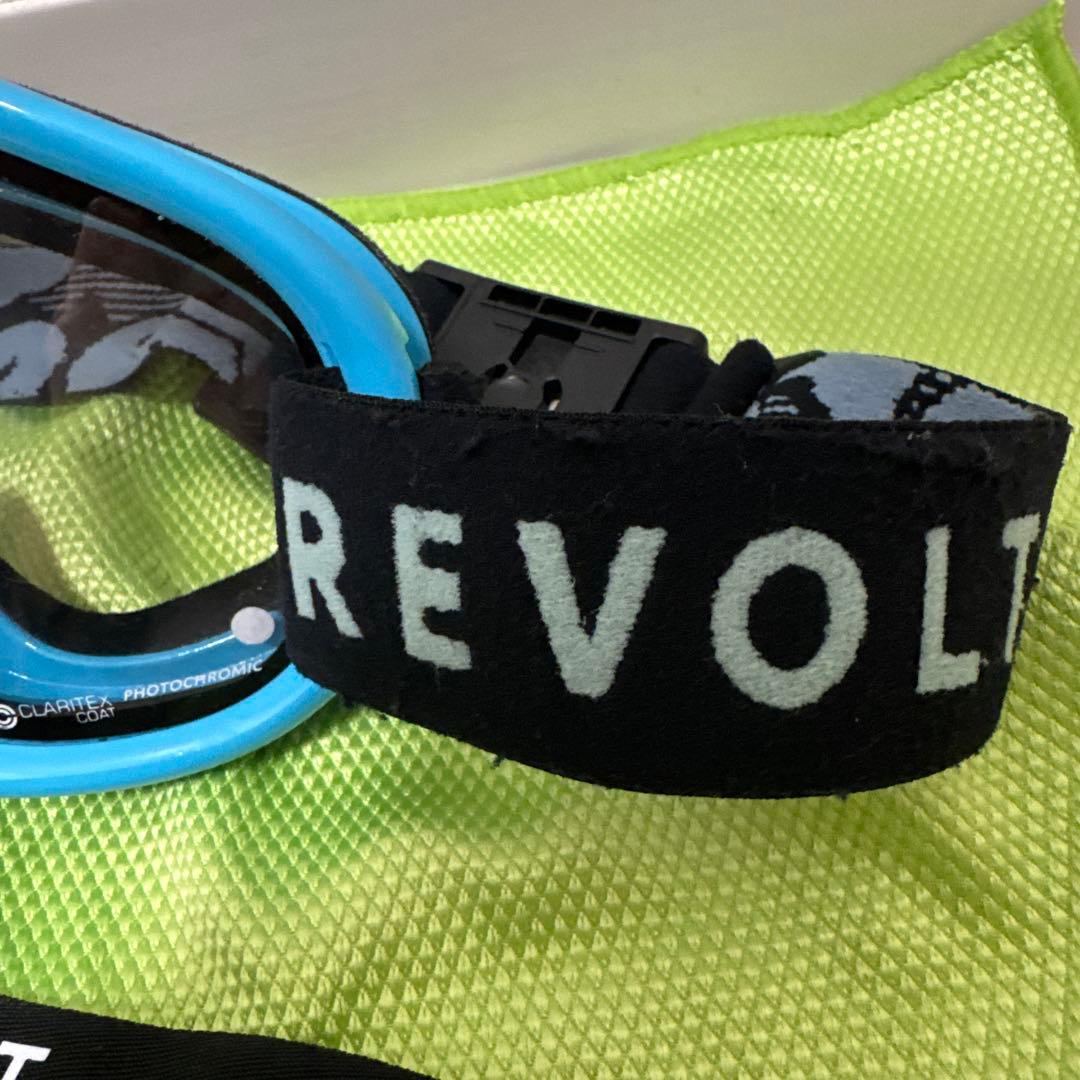 REVOLT スノーゴーグル 調光レンズ 太陽の光で色が変わります！