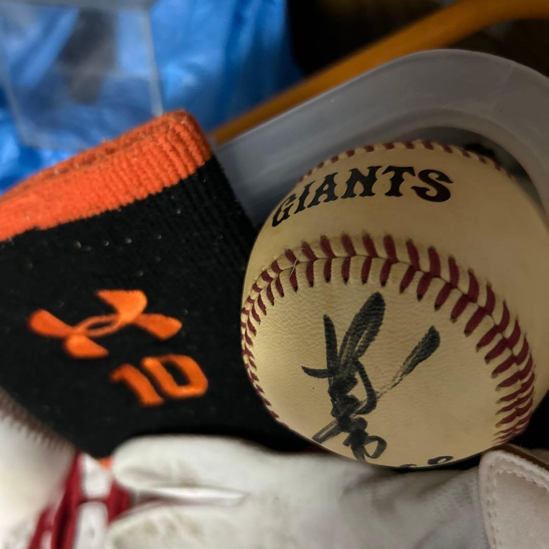 ジャイアンツ新監督阿部慎之助選手時代投げ入れサインボール　実使用リストバンド