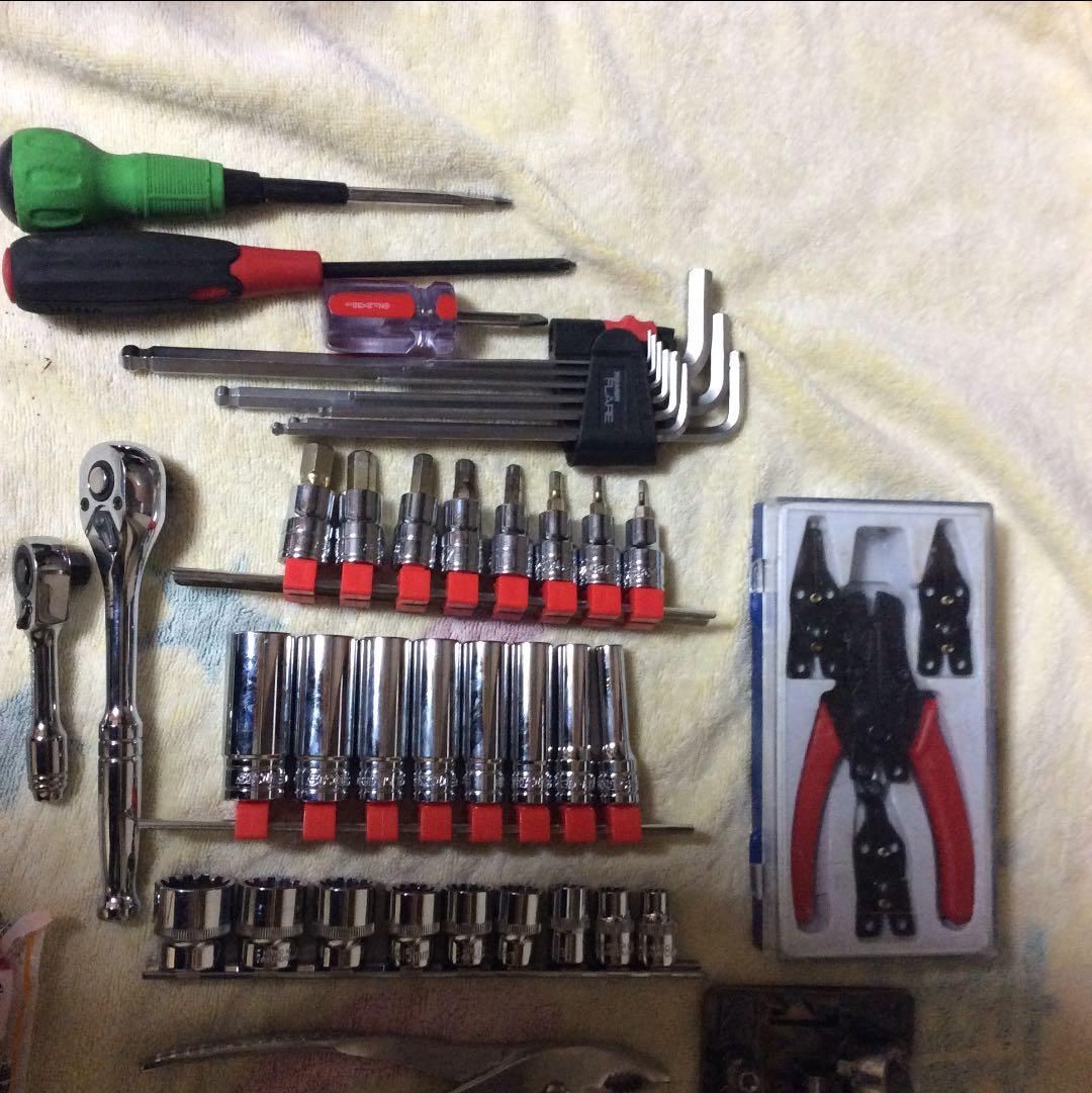工具一式です。中古品になりますが、工具使いたての方にぴったりかと。