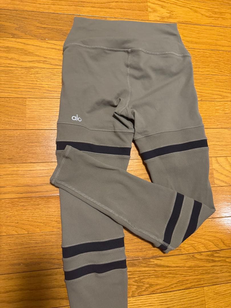 Alo yoga ハイウェストヨガレギンススパッツ