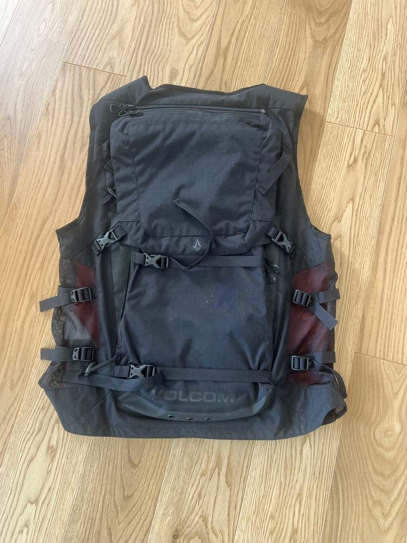 Volcom ブラック バックカントリー　ベスト