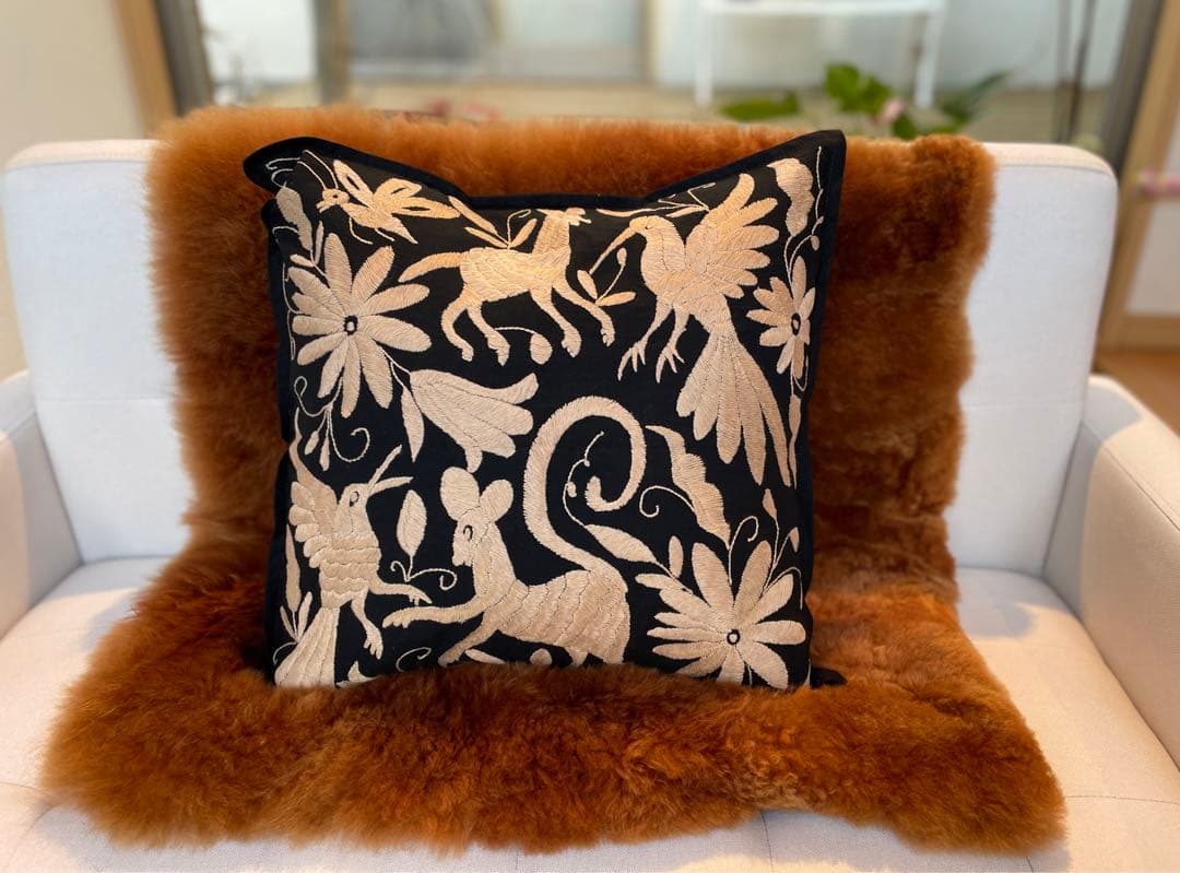 メキシコの伝統的なテナンゴ刺繍 クッションカバー