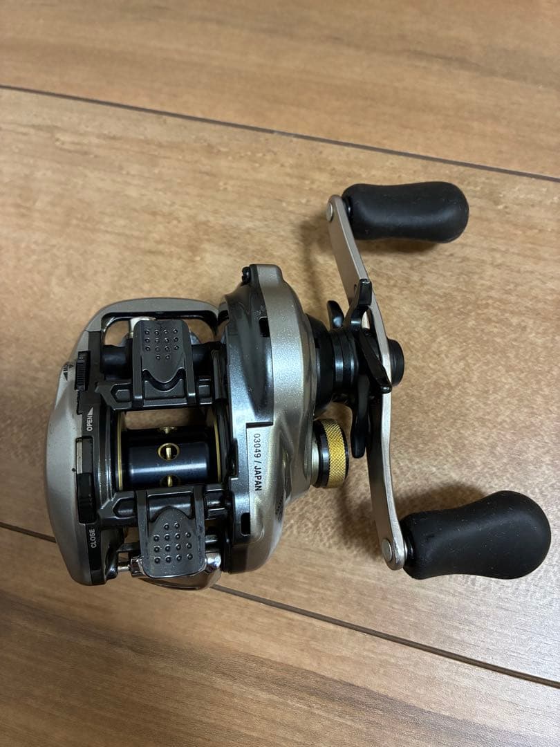 シマノ　13メタニウムXG 左ハンドル リールメンテスプレー付き